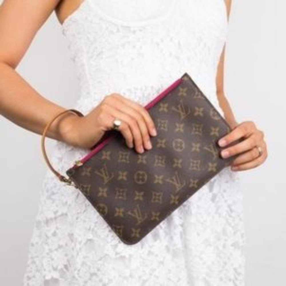 Beige interior Authentic Wristlet Louis Vuitton